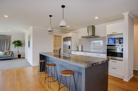 Photo of property in 2 Oakmont Crescent, Waiwhakaiho, New Plymouth, 4312