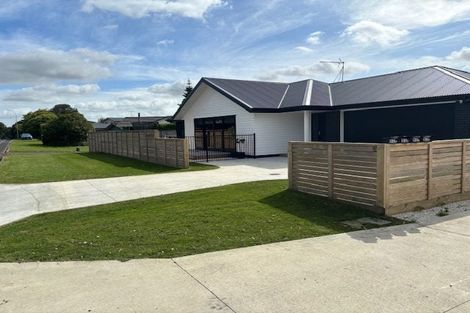 Photo of property in 93a Sandspit Road, Waiuku, 2123
