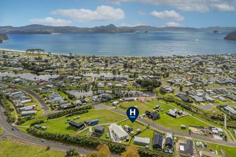 Photo of property in 1 Tinirau Place, Cooks Beach, 3591