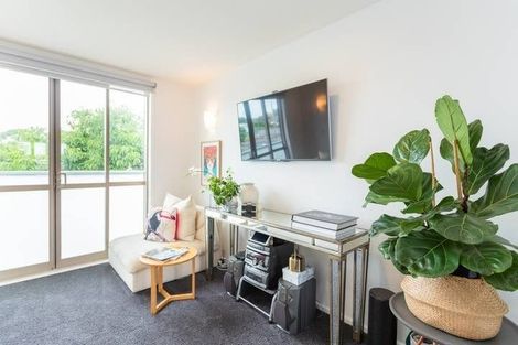 Photo of property in 1/1a Haverstock Road, Sandringham, Auckland, 1025