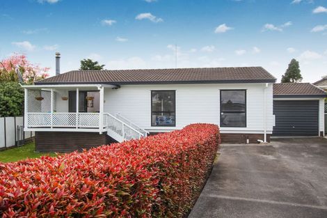 Photo of property in 1/2 Graham Avenue, Te Atatu Peninsula, Auckland, 0610