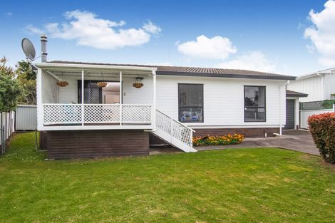 Photo of property in 1/2 Graham Avenue, Te Atatu Peninsula, Auckland, 0610