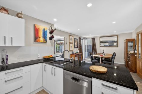 Photo of property in 79 Holly Road, St Albans, Christchurch, 8014