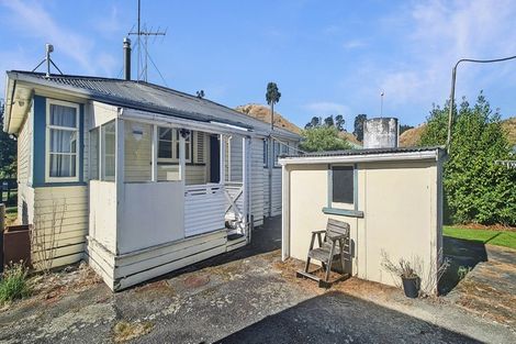 Photo of property in 6 Wilson Road, Hunterville, 4730