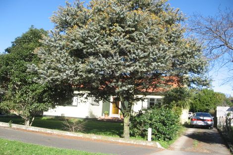 Photo of property in 208 College Street, West End, Palmerston North, 4412