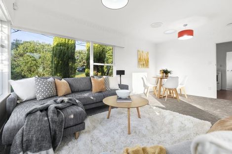 Photo of property in 1/623 Beach Road, Rothesay Bay, Auckland, 0630