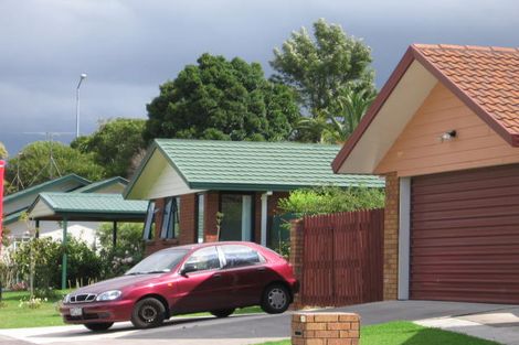 Photo of property in 9 Coupland Court, Glendene, Auckland, 0602