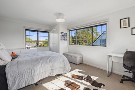 Photo of property in 2 Rika Place, Kawaha Point, Rotorua, 3010