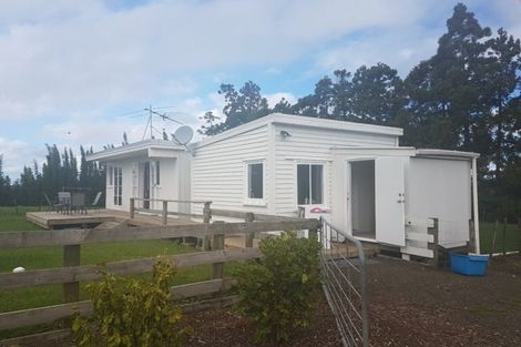 Photo of property in 377 Taupaki Road, Taupaki, Kumeu, 0892