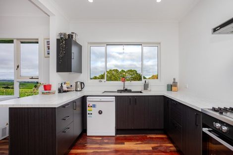 Photo of property in 400 Te Kakapo Valley Road, Dannevirke, 4978