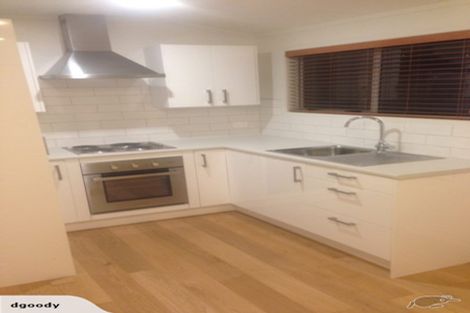 Photo of property in 2/79 Moore Street, Hillcrest, Auckland, 0627