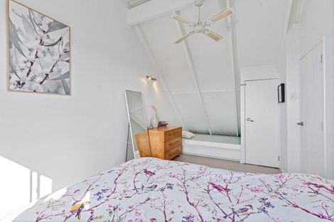 Photo of property in 1/813 East Coast Road, Northcross, Auckland, 0630