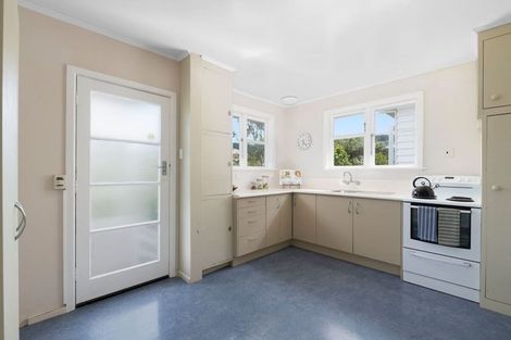 Photo of property in 16 Kereru Bend, Tawa, Wellington, 5028