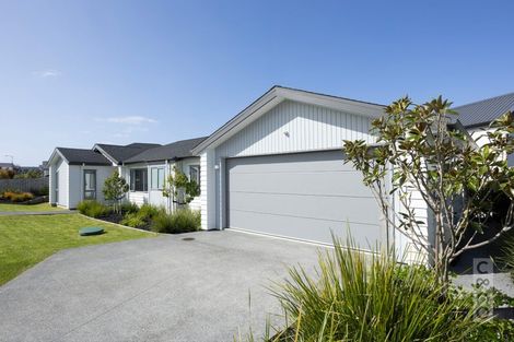 Photo of property in 54 Vinistra Road, Kumeu, 0810