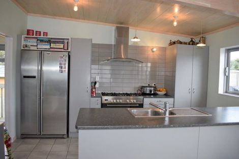 Photo of property in 17 Karaka Street, Otaki Beach, Otaki, 5512