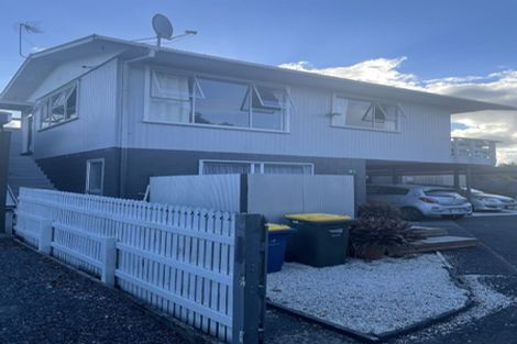 Photo of property in 2/65 Cliff View Drive, Green Bay, Auckland, 0604