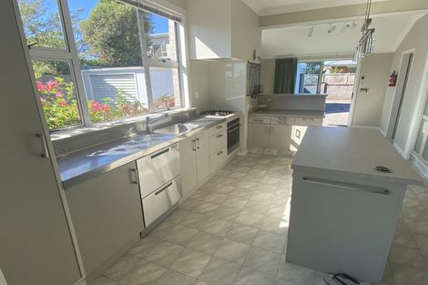 Photo of property in 7 Waimea Street, Westown, New Plymouth, 4310