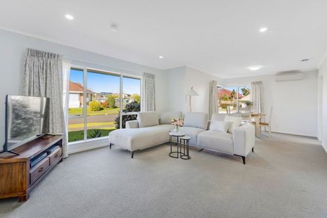 Photo of property in 2 Chale Place, Somerville, Auckland, 2014