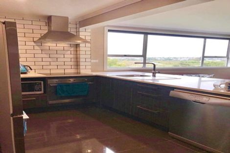 Photo of property in 128 Matipo Road, Te Atatu Peninsula, Auckland, 0610