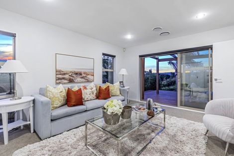 Photo of property in 127 Vaughans Road, Okura, Albany, 0792