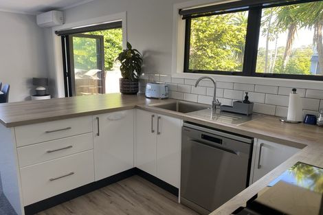 Photo of property in 2/10 Coroglen Avenue, Birkenhead, Auckland, 0626