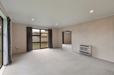 Photo of property in 8 Geneva Terrace, Kelvin Grove, Palmerston North, 4414