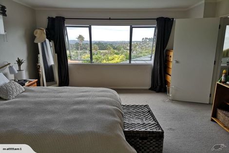 Photo of property in 24 Goldfinch Rise, Unsworth Heights, Auckland, 0632