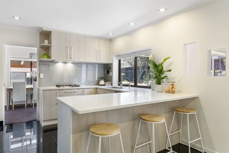 Photo of property in 70 Golfland Drive, Golflands, Auckland, 2013