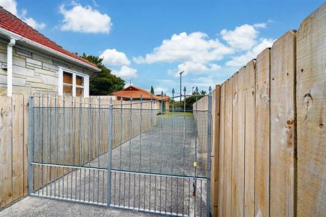 Photo of property in 9a Fruitvale Road, New Lynn, Auckland, 0600