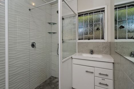 Photo of property in 2/56 Archibald Road, Kelston, Auckland, 0602