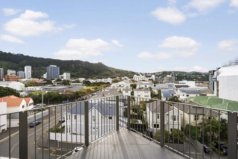 Photo of property in Stadium Garden Flats, 401/107 Thorndon Quay, Pipitea, Wellington, 6011