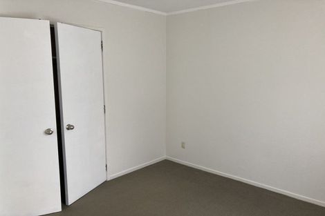 Photo of property in 1/247 Wairau Road, Totara Vale, Auckland, 0627