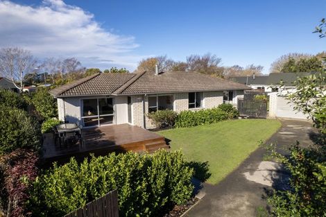 Photo of property in 6 Clivedon Place, Redwood, Christchurch, 8051