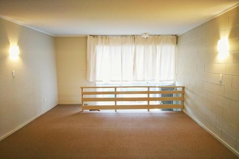 Photo of property in 1 Hinekohu Street, New Lynn, Auckland, 0600