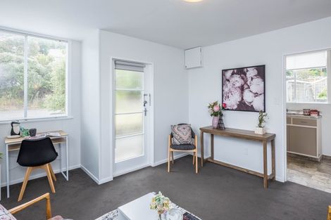 Photo of property in 1/127 Queens Drive, Lyall Bay, Wellington, 6022