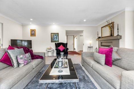 Photo of property in 92 Willowview Drive, Redwood, Christchurch, 8051