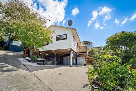 Photo of property in 2/18 Clensmore Place, Torbay, Auckland, 0630