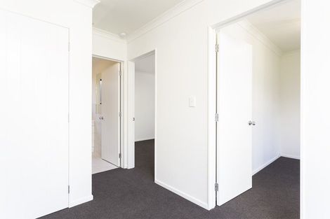 Photo of property in 4 Cliff View Drive, Green Bay, Auckland, 0604