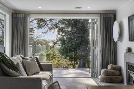 Photo of property in 58 Cobham Crescent, Kelston, Auckland, 0602