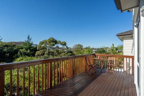 Photo of property in 5 Bintulu Place, Fairview Heights, Auckland, 0632