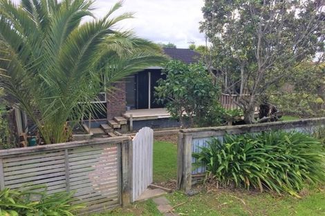 Photo of property in 2/38 Kirrie Avenue, Te Atatu South, Auckland, 0610