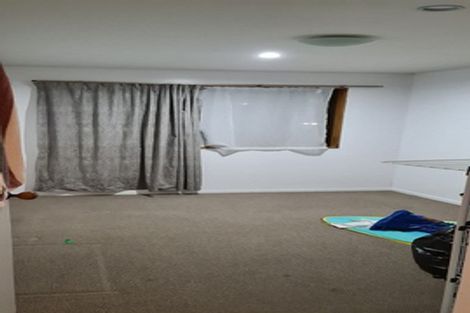 Photo of property in 1/219 Glenfield Road, Hillcrest, Auckland, 0627