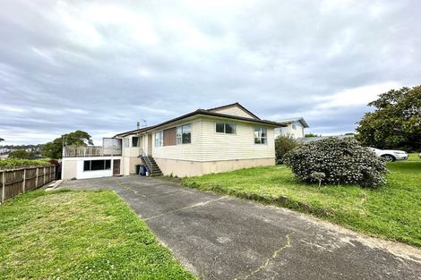 Photo of property in 19 Lydford Place, Glendene, Auckland, 0602