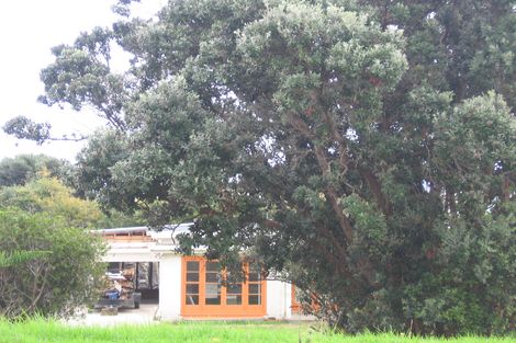 Photo of property in 116 Seaview Road, Paraparaumu Beach, Paraparaumu, 5032