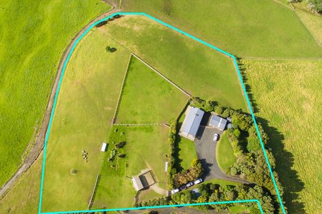 Photo of property in 15 Alf Access Road, Helensville, 0875