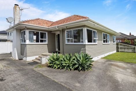 Photo of property in 17 Nicholson Avenue, Papatoetoe, Auckland, 2025