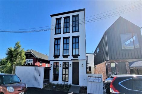 Photo of property in 2/13 Moa Place, Christchurch Central, Christchurch, 8013