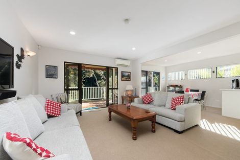 Photo of property in 2/12 Herons Way, Northcote, Auckland, 0627