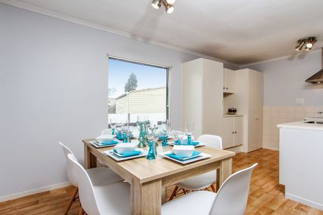 Photo of property in 1/2 Graham Avenue, Te Atatu Peninsula, Auckland, 0610