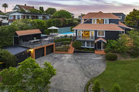 Photo of property in 16 Fenton Terrace, Cockle Bay, Auckland, 2014